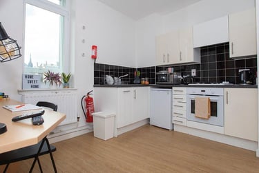 1 bed studio, Cowgate, Old Town, Edinburgh, EH11NQ - Image 2